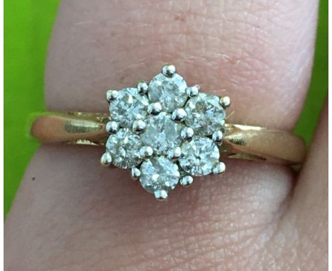 18CT YELLOW GOLD AND DIAMOND CLUSTER RING, SIZE L, 3.6G APPROX