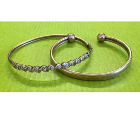 UNMARKED YELLOW METAL HOLLOW CORE AND DIAMOND CHIP BANGLE AND A TORQUE BANGLE 9.9G APPROX