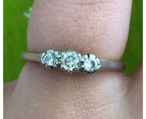 18CT AND PLAT THREE STONE DIAMOND RING, SIZE K, 2.2G APPROX
