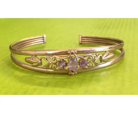 9CT GOLD OPEN WORK AND AMETHYST BANGLE 6.5G APPROX