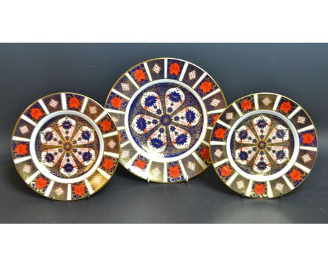 A Royal Crown Derby 1128 Imari 27cm plate, first quality; a pair of 21cm plates similar, seconds (3)