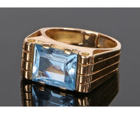 Blue topaz set ring, the emerald cut blue topaz held within the gold shank, ring size R