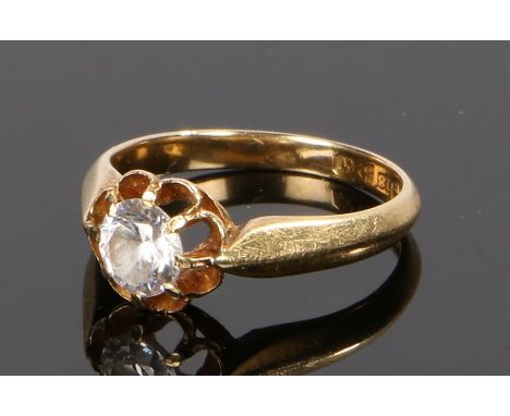 18 carat gold ring, with a paste stone set to the head, ring size K