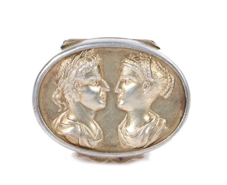 Elizabeth II silver snuff box, London 1973, with Roman style busts to the hinged oval lid and body, 37mm diameter 