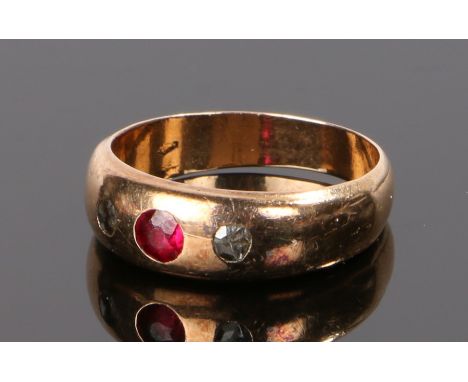 Gold ruby and diamond set ring, with a central ruby flanked by a diamond to either side, ring size M