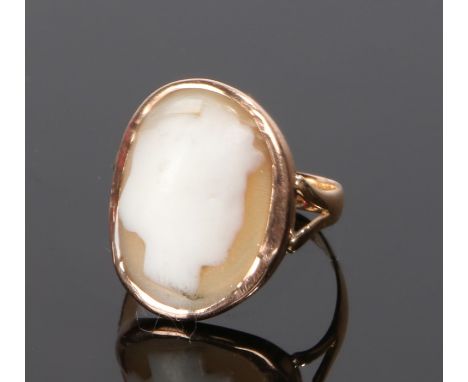 Victorian gold cameo ring, the head with a carved cameo of a profile head, ring size N