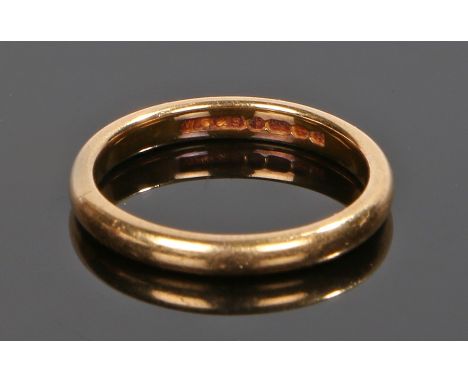 22 carat gold wedding band, ring size M, 3.9 grams