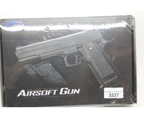 WTL boxed airsoft pistol model V19. P&amp;P Group 2 (£18+VAT for the first lot and £3+VAT for subsequent lots) 