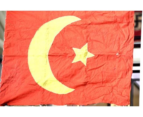 WW1 Style Ottoman (Turkish) Flag 118 x 80 cm. P&amp;P Group 2 (£18+VAT for the first lot and £3+VAT for subsequent lots) 