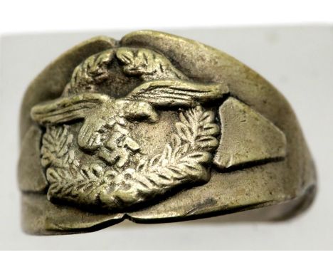 German WWII type Luftwaffe signet ring. P&amp;P Group 1 (£14+VAT for the first lot and £1+VAT for subsequent lots) 