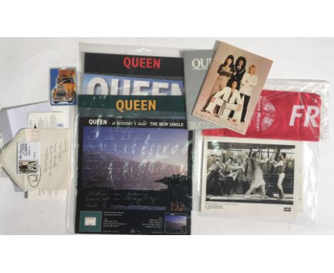 MIXED QUEEN MEMORABILIA. A mixed lot of Queen memorabilia to include: a 1982 Queen t-shirt (size S, with repairs), four card 
