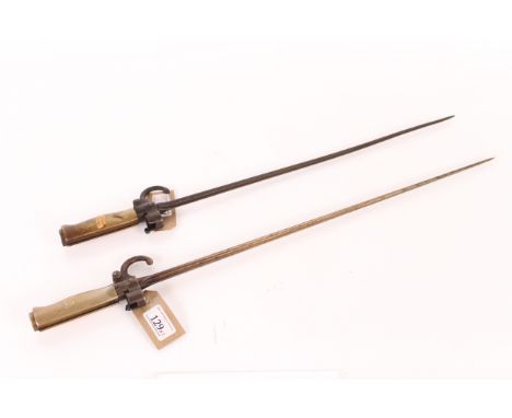 Two French model 1886 Epée bayonets (NB no scabbards)