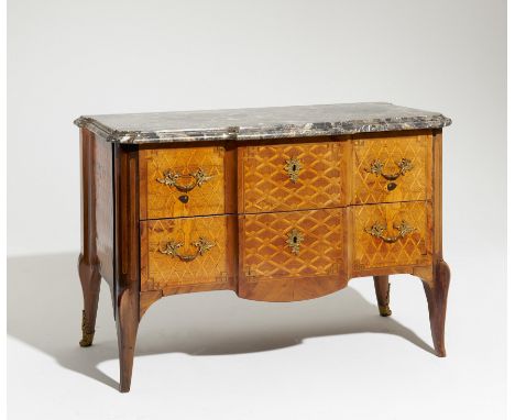   KOMMODE LOUIS XVI.  KOMMODE LOUIS XVI.     Wohl Niederlande.   Datierung: Ende 18.Jh.  Technik: Mahagoni, Ahorn, Nussbaum u