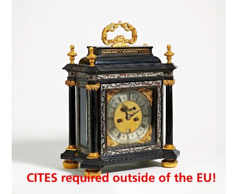   LONDON  LONDON   BRACKET CLOCK.       Datierung: 18.Jh.    Meister/Entwerfer: William King.    Technik: Ebonisiertes Holz. 