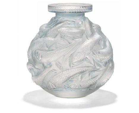   GROßE VASE "SALMONIDES".  GROßE VASE "SALMONIDES".       Lalique, René. Wingen-sur-Moder.       Datierung: Entwurf 1928.   