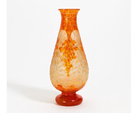   GROßE VASE MIT DATTELPALMEN-DEKOR.  GROßE VASE MIT DATTELPALMEN-DEKOR.       Schneider, Charles. "Le Verre Français". Epina