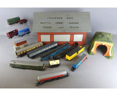 Tri-ang and Lima 00 Gauge Diesel locos, 'Giraffe car' carriage, other rolling stock, wooden goods shed box, Tri-ang tunnel et