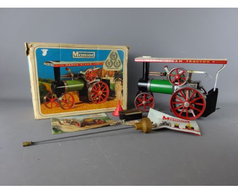 Mamod Steam Traction Engine T.E.1a with steering extension, lamp, funnel & brochure in original box    Condition Report  Mode