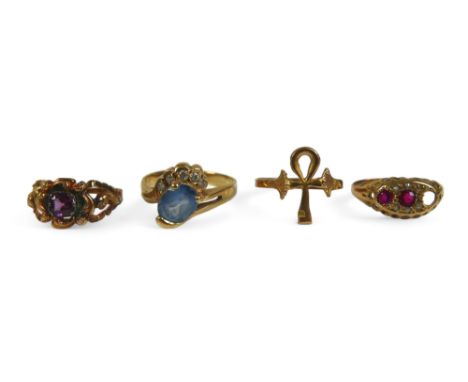 A group of four 18ct yellow gold rings, one a/f missing a stone, ranging in size from K to T, total weight 12.3g. (4) 