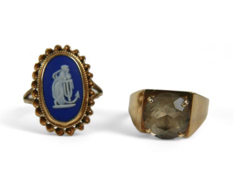Two 9ct yellow gold rings, one set with a pate Sur pate classical design, ring sizes O and R, weight 7.9g. 