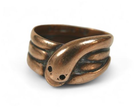A 9ct gold ring, of snake design, size P/Q, 5.5g. 