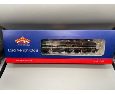 Bachmann Model Railways Lord Nelson 30865 'Sir John Hawkins' BR GREEN EARLY EMBLEM Loco and Tender. 