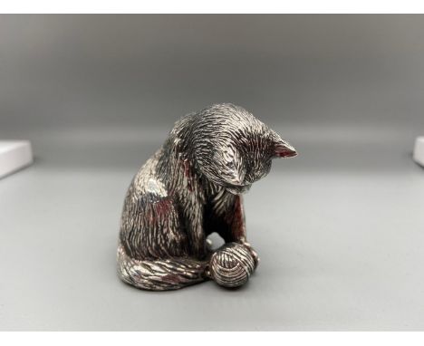 A Sheffield silver [Filled] cat figure playing with a ball of string. [5.5.cm in height]