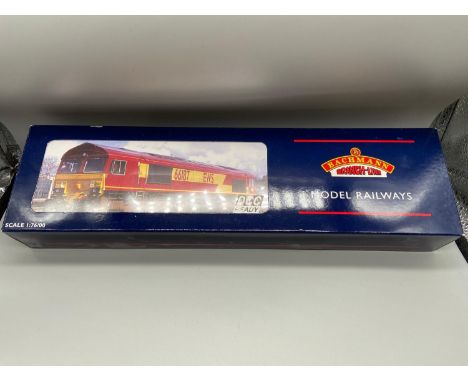 Bachmann Model Railways 32-733 Class 66 Diesel Locomotive 66068 EWS. 