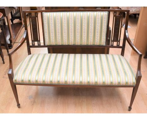 An Edwardian boudoir sofa or parlour settee, 103 cm long x 55cm deep x 88cm high (1)&nbsp;