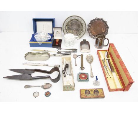 Collector's lot: a group of silver plated items to include salvers, flatware, crumb trays, tankards along with medallions lig