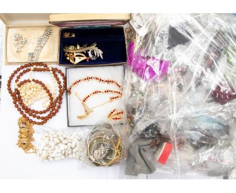 A collection of costume jewellery to include vintage items including paste set brooches, gilt metal chains, bracelets, earrin