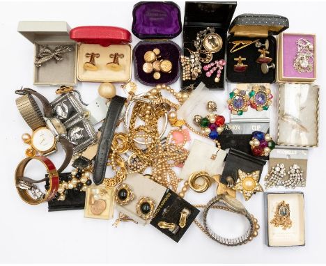 A collection of costume jewellery to include a Victorian cased set of gilt dress studs, paste set vintage brooches, faux pear