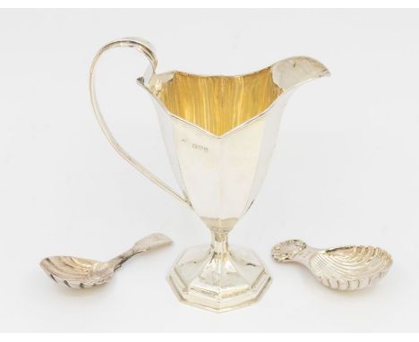 A late Victorian silver plain octagonal cream jug, hallmarked Chester, 1898 together with Modern shell shaped caddy spoon, Lo