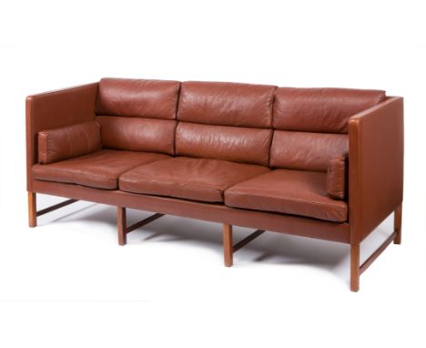 Danish design sofa, 60s-70s.Rosewood and leather upholstery.Good state of preservation, with some marks of use.Measurements: 