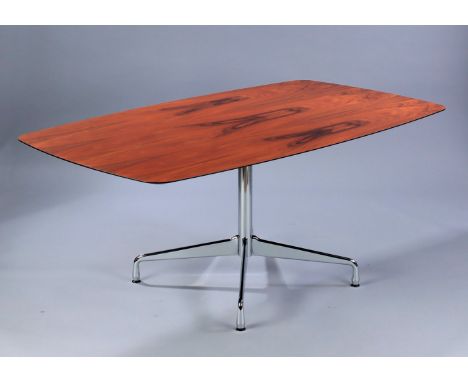 CHARLES EAMES (USA, 1907 - 1978) for VITRA.Segmented table.Table with Santos rosewood veneered top. Chromed aluminium frame.D