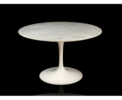 EERO SAARINEN (Finland, 1910 - United States, 1961).Tulip Table, 1960s.White enamelled metal base and veined marble top.Marks