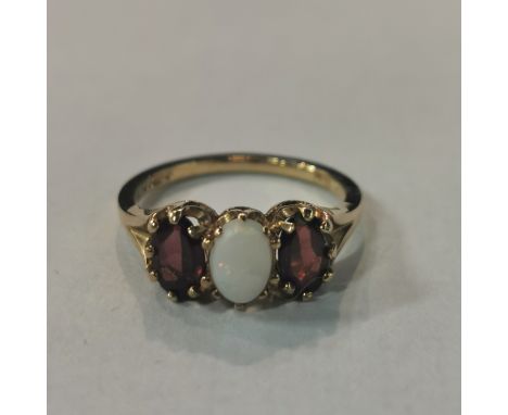 9CT GOLD OPAL AND GARNET RING