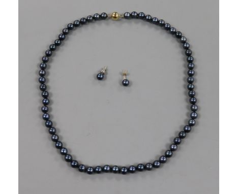 A modern single strand cultured Tahitian pearl necklace with 9ct gold clasp and pair of similar earstuds.