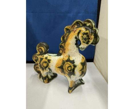 A 1970'S CELTIC POTTERY (NEWLYN CORNWALL) HORSE 