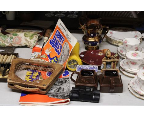 A MIXED LOT TO INCLUDE A GOEBEL FIGURE, BUSHNELL BINOCULARS, BLUE AND WHITE OBJECTS ART TRINKET BOX, SIDNEY JAMES ADVERTISING