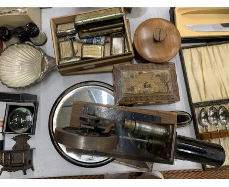 A MIXED LOT OF COLLECTABLES TO INCLUDE A HAND MIRROR, A QUANTITY OF VINTAGE TINS CONTAINING PRESS BUTTONS, TWO TREEN BOXES ET