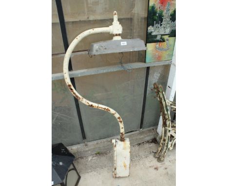 A VINTAGE CAST IRON SWAN NECK COURTYARD LAMP 