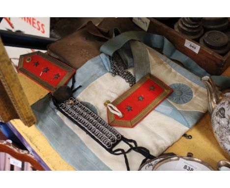 A COLLECTION OF MASONIC ITEMS TO INCLUDE AN APRON, BAG BELONGED TO BRO W H BARKER, HALE END LODGE, EPAULETTES, ETC 
