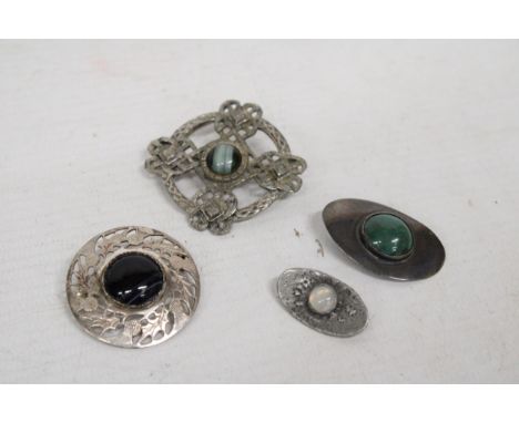FOUR VARIOUS BROOCHES TO INCLUDE CELTIC DESIGN 