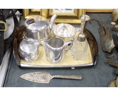 A MIXED LOT TO INCLUDE NEWMADE TABLEWARE, SUGAR SIFTER, CANDLESTICK, CAKE SLICE, 