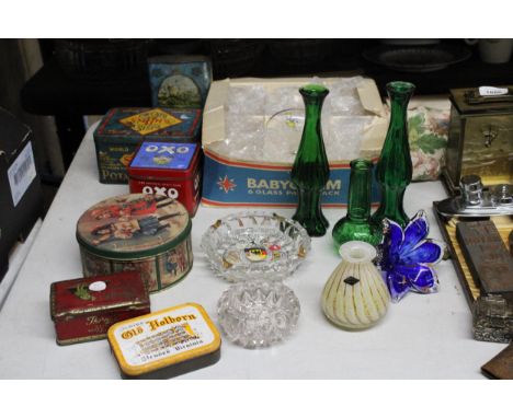 A MIXED LOT TO INCLUDE VINTAGE TINS, MURANO ART GLASS FLOWER, SIX BOXED BABYCHAM GLASSES, ETC., 