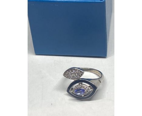 A MARKED SILVER DRESS RING WITH STONES SIZE S/T IN A PRESENTATION BOX 