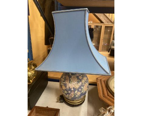 AN ORIENTAL LAMP BASE WITH BLUE SHADE 