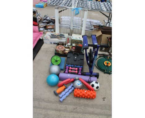 AN ASSORTMENT OF ITEMS TO INCLUDE A BABY GATE, VINTAGE TINS AND EXERCISE ITEMS ITEM ETC 