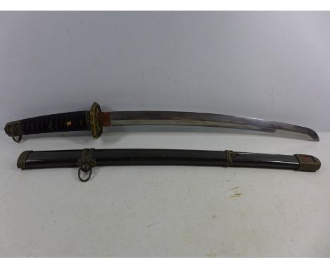 A MID 20TH CENTURY JAPANESE WAKIZASHI SWORD AND SCABBARD, 46CM BLADE SIGNED TANG, LENGTH 72CM 